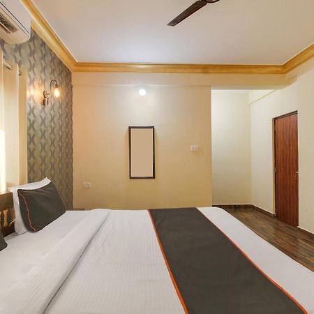 Collection O Romeos Place Baga Beach Hotel Calangute Exterior foto