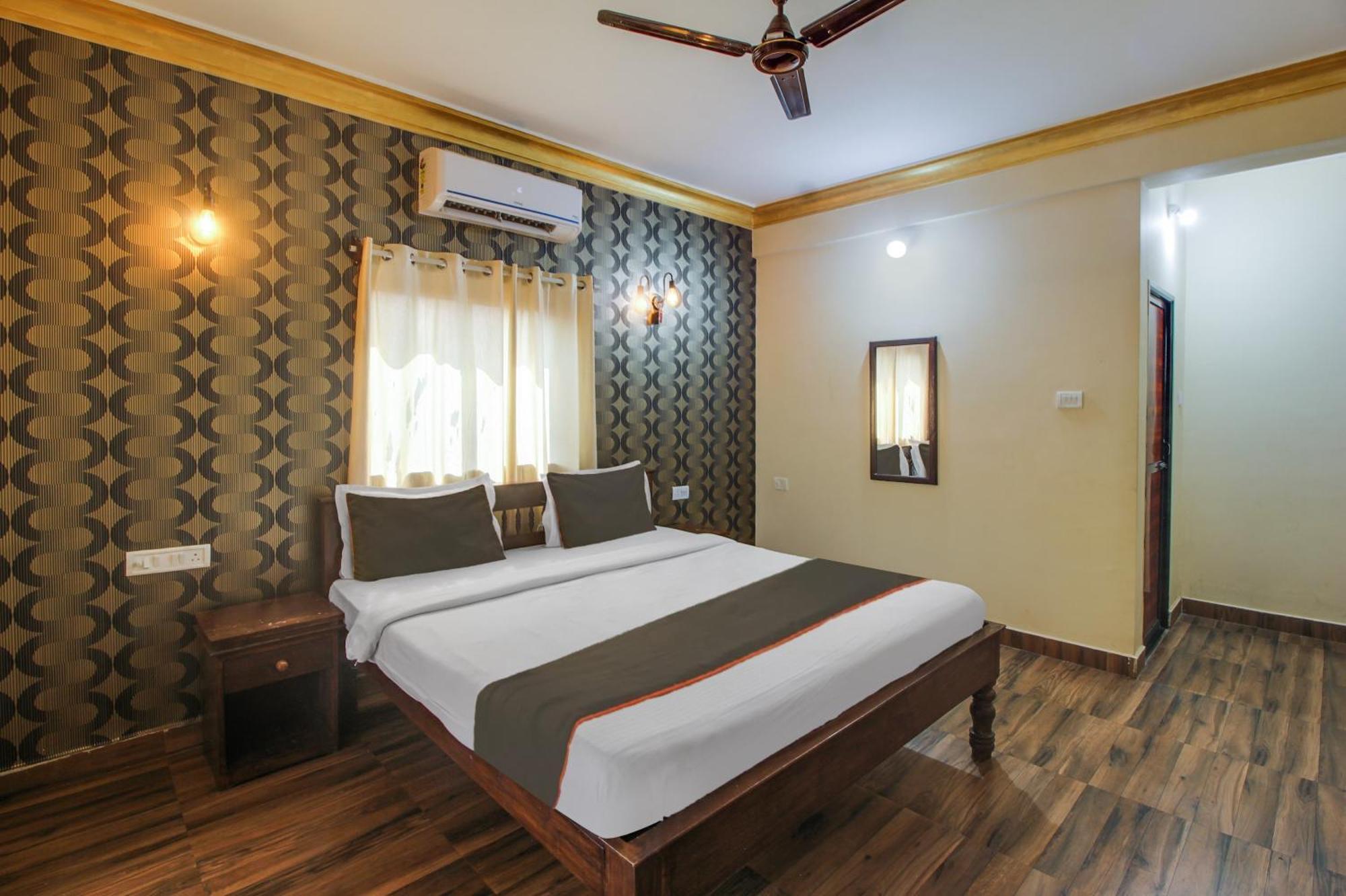 Collection O Romeos Place Baga Beach Hotel Calangute Exterior foto