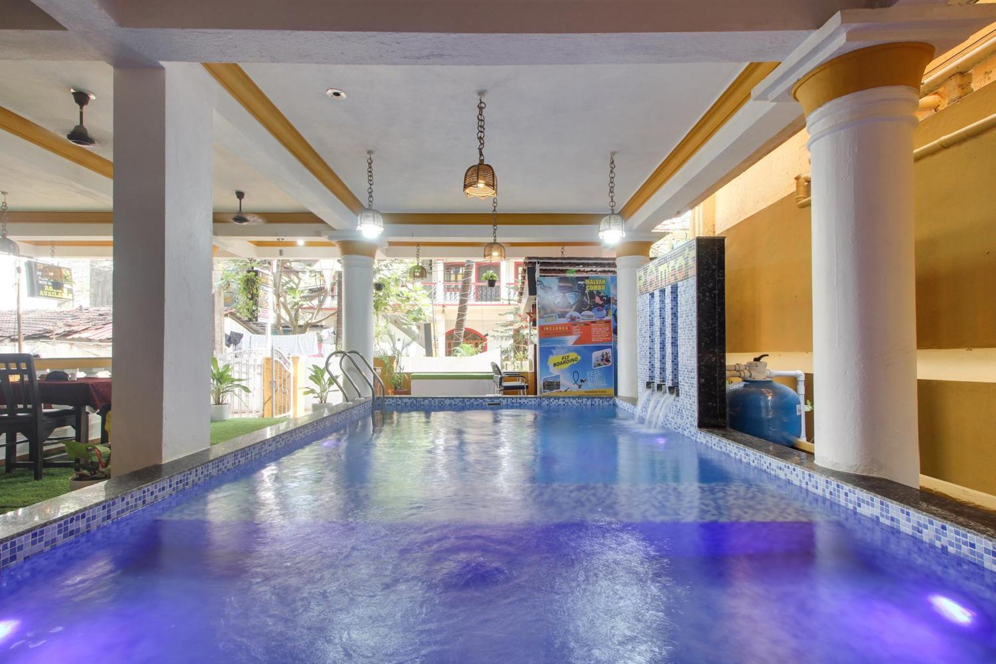 Collection O Romeos Place Baga Beach Hotel Calangute Exterior foto