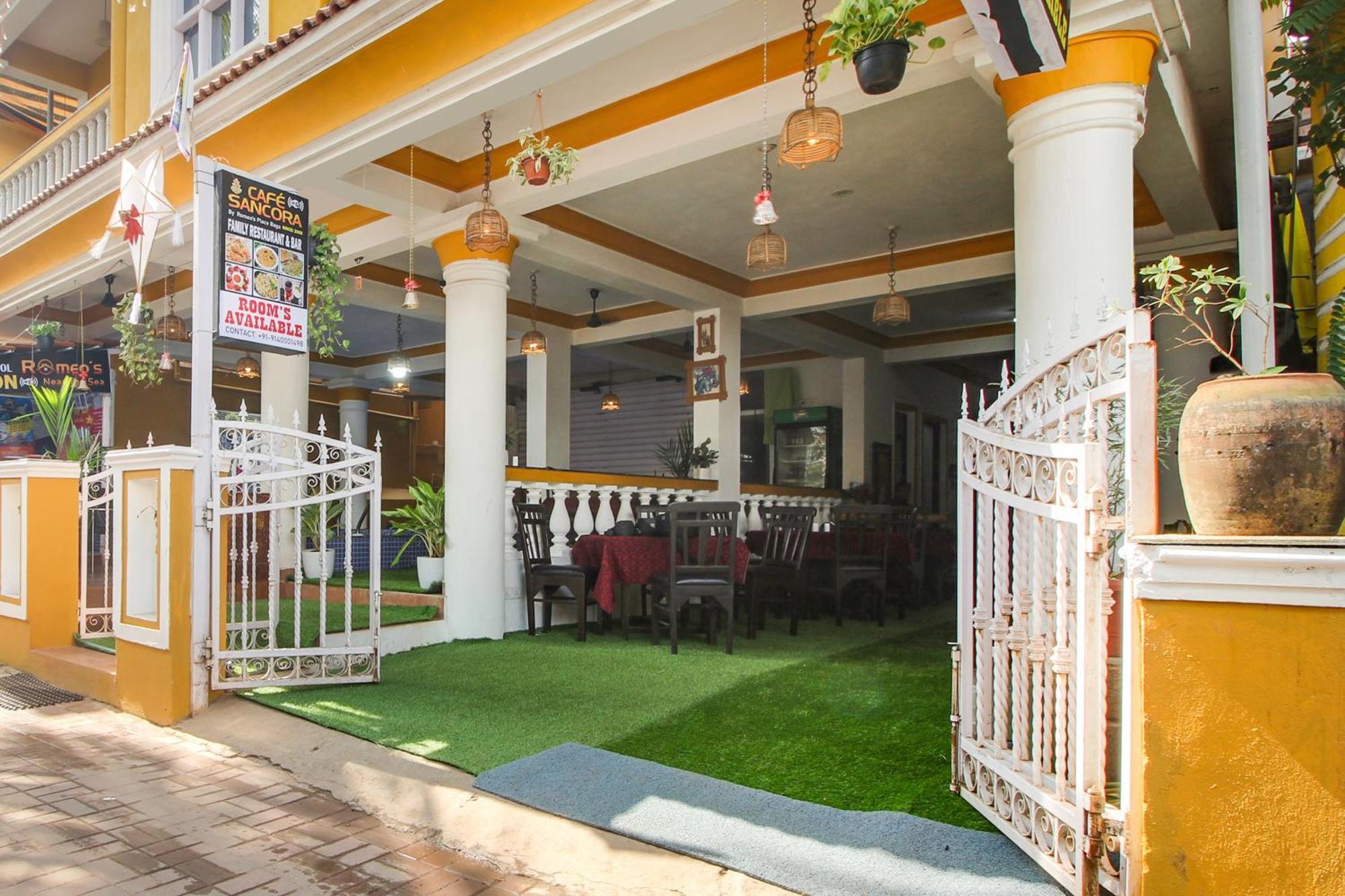 Collection O Romeos Place Baga Beach Hotel Calangute Exterior foto